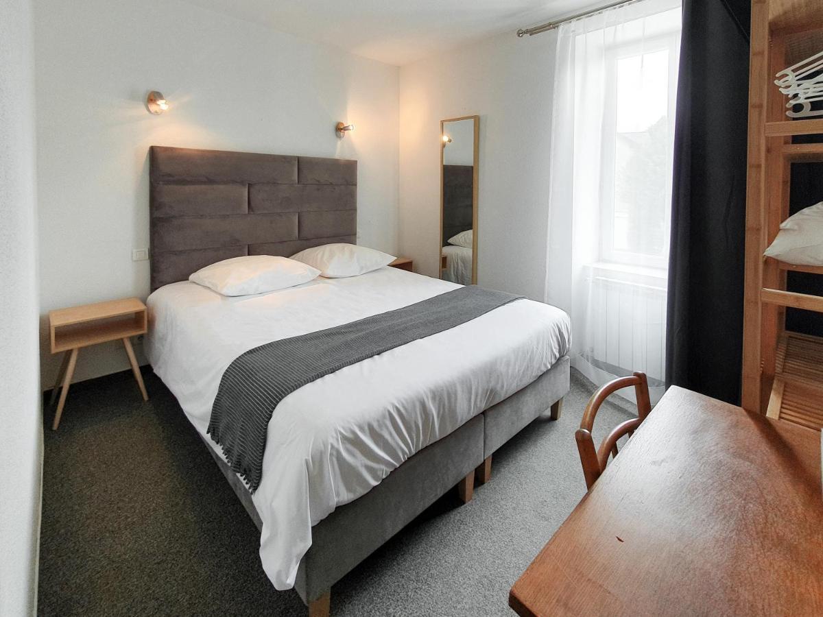 Hotel Les Tilleuls De Pareloup A Salles-Curan エクステリア 写真