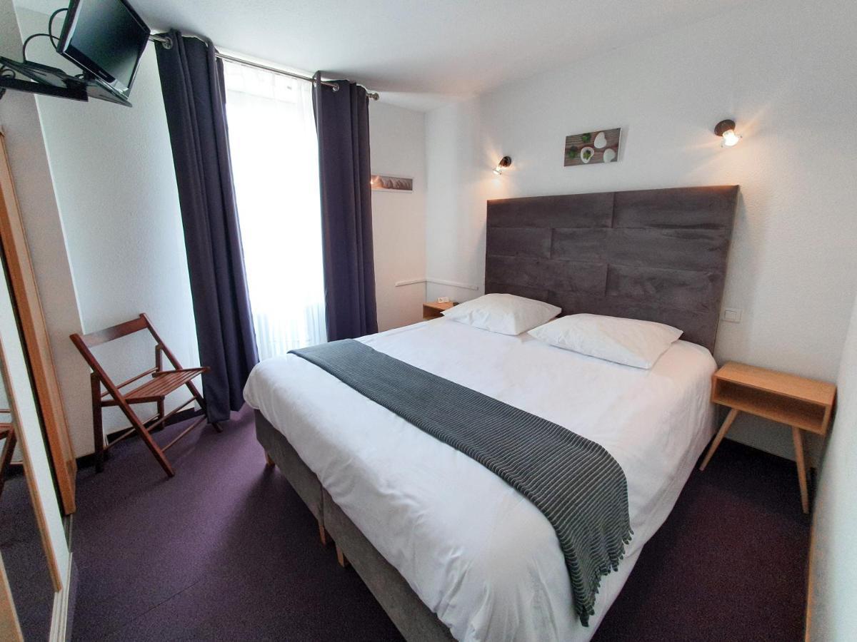 Hotel Les Tilleuls De Pareloup A Salles-Curan エクステリア 写真