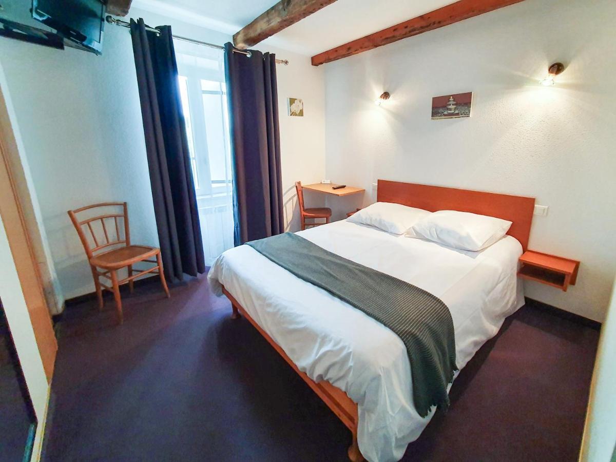 Hotel Les Tilleuls De Pareloup A Salles-Curan エクステリア 写真