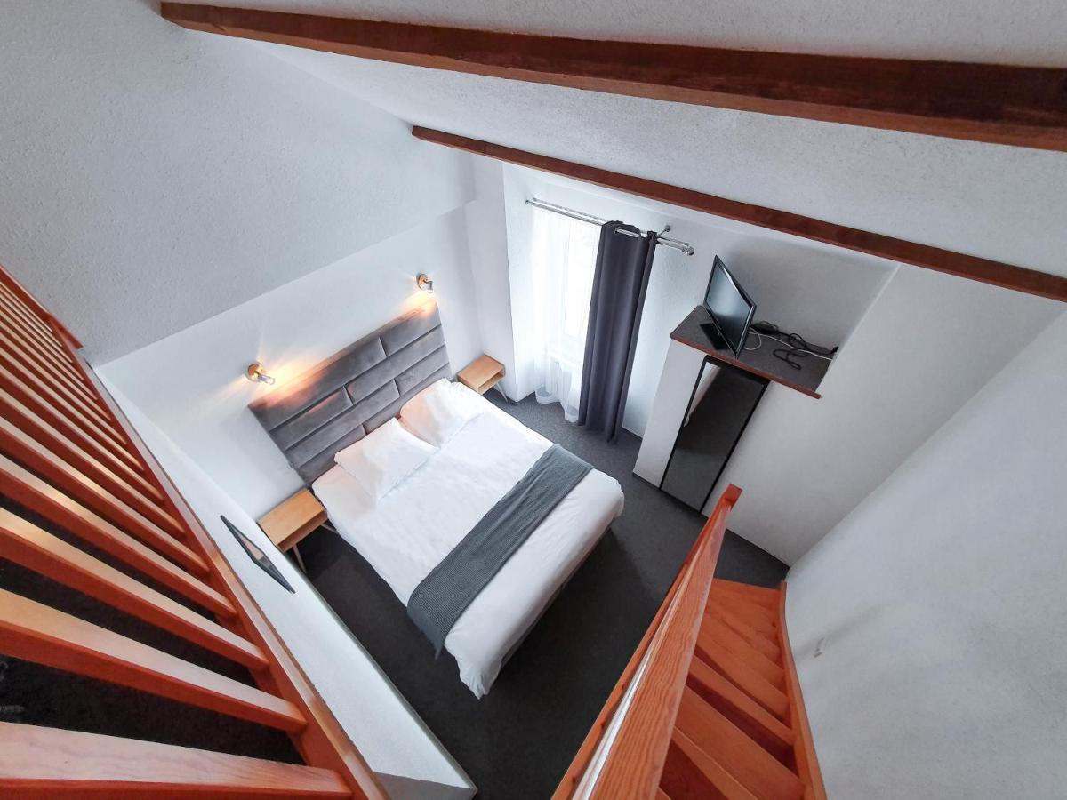 Hotel Les Tilleuls De Pareloup A Salles-Curan エクステリア 写真
