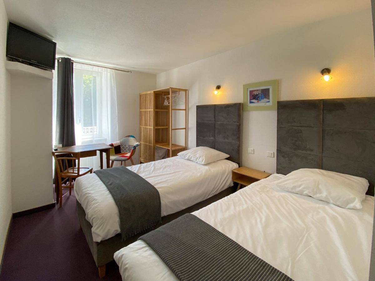 Hotel Les Tilleuls De Pareloup A Salles-Curan エクステリア 写真