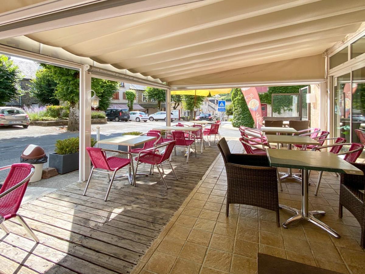 Hotel Les Tilleuls De Pareloup A Salles-Curan エクステリア 写真