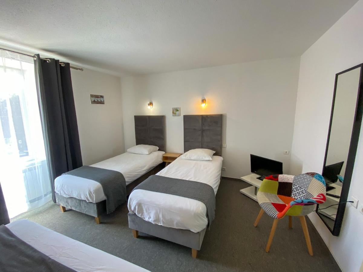 Hotel Les Tilleuls De Pareloup A Salles-Curan エクステリア 写真