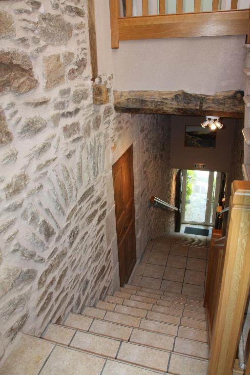 Hotel Les Tilleuls De Pareloup A Salles-Curan エクステリア 写真