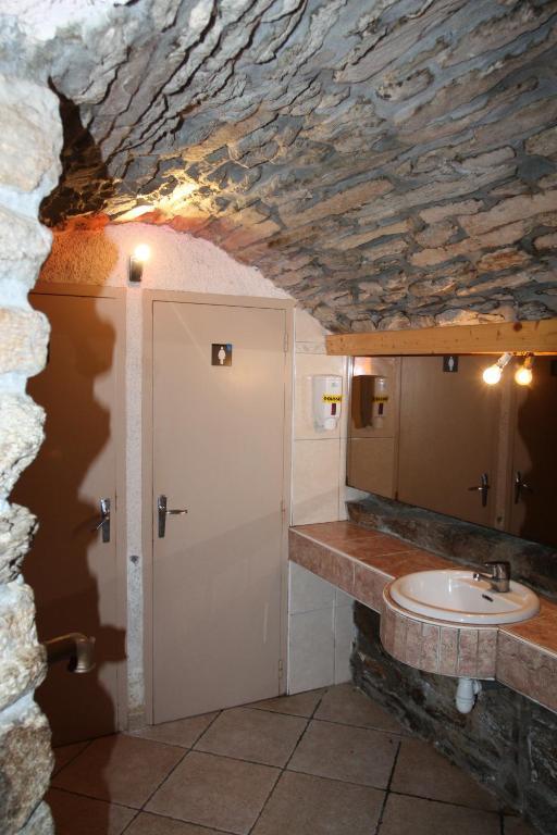 Hotel Les Tilleuls De Pareloup A Salles-Curan エクステリア 写真